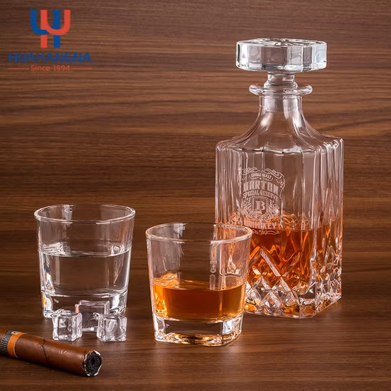 Decantador de whisky con licor de cristal grabado con logotipo personalizado, juego con 4 vasos antiguos